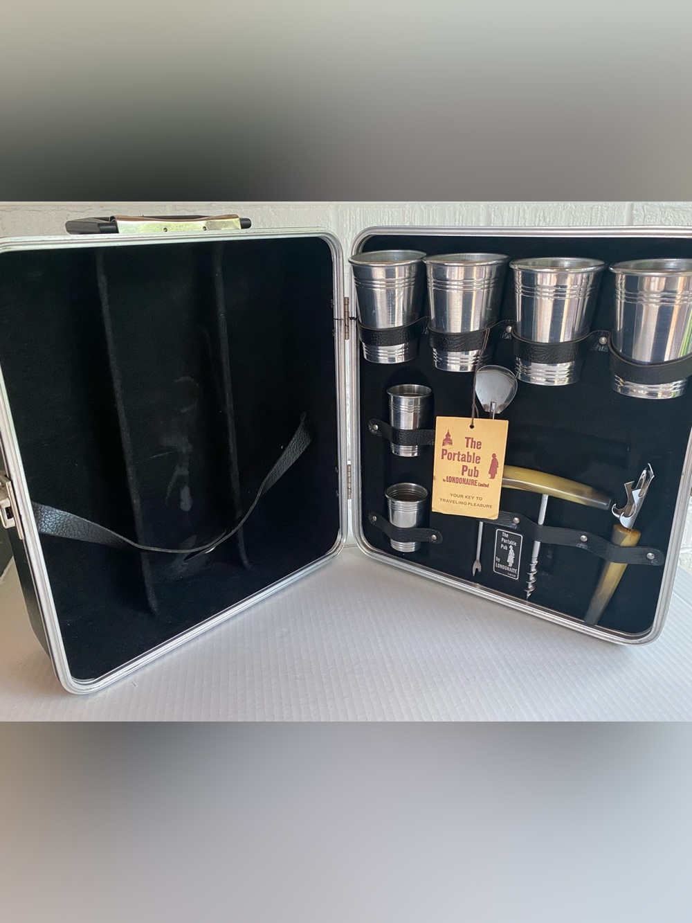 The Portable Pub Travel Bar Set by Londonaire Limited